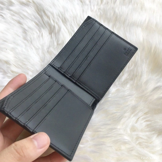First bag ru GUCCI WALLET 0817